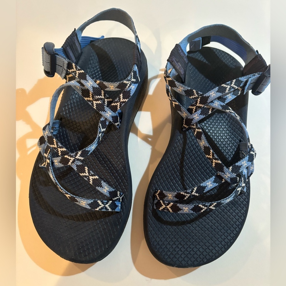 Chaco Cloud Sz7 Blue Patterned Strappy Sandals - image 2